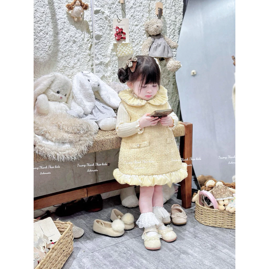 váy dạ nhung kim sa cho bé gái, chất vải dạ nhung đã ép mùng dày dặn đứng form lên form dâng đẹp