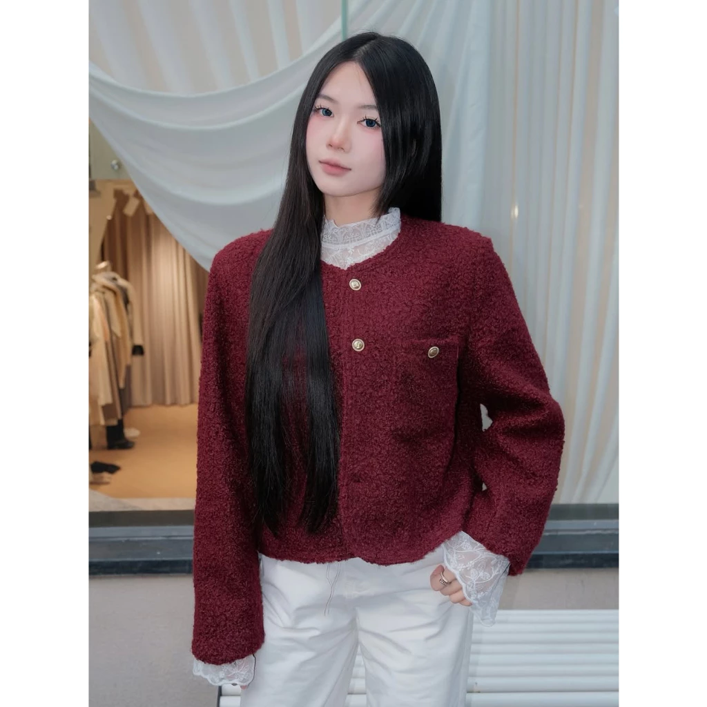 𝙏𝒉𝙖𝒐𝙫𝒊_𝑼𝙡𝒍𝙯𝒂𝙣𝒈// Áo Khoác Dạ Tweed Đỏ Nữ Kiểu Dáng Bông Xù Basic Chi Tiết Cúc Đồng Mùa Thu Đông 𝙏𝒉𝙖𝒐𝙫𝒊_𝑼𝙡𝒍𝙯𝒂𝙣𝒈- KA656