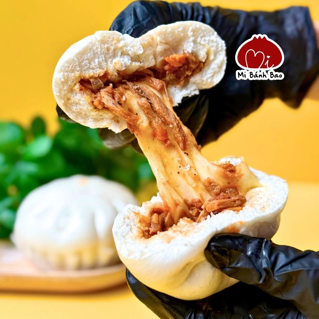 Bánh Bao Xá Xíu Phô Mai – Nhân Xá Xíu Đậm Đà, Phô Mai Kéo Sợi Béo Ngậy, Vỏ Mềm Mịn – Mi Bánh Bao