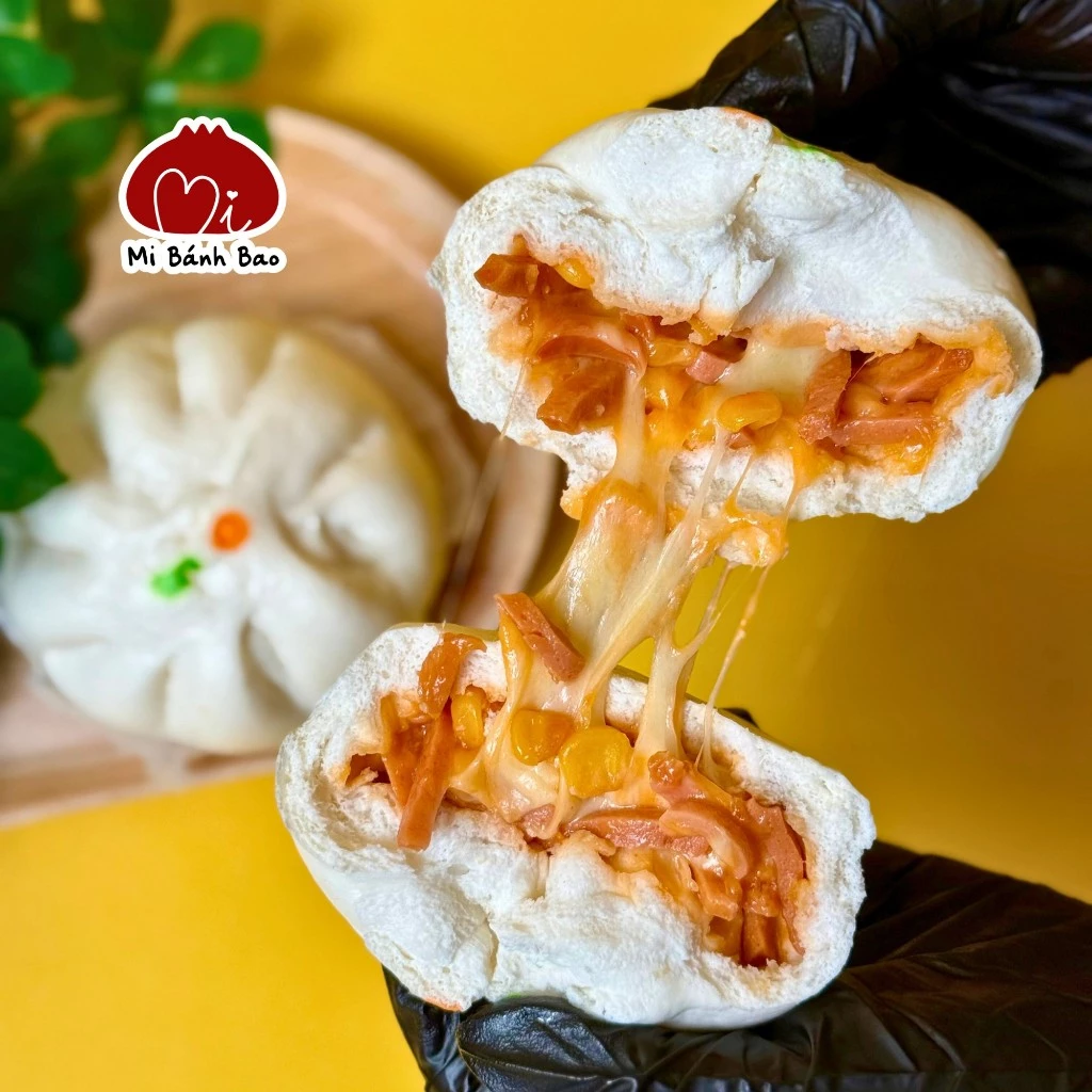 Bánh Bao Xúc Xích Phô Mai – Nhân Xúc Xích Bắp Thơm Ngon, Phô Mai Kéo Sợi, Vỏ Mềm Mịn – Mi Bánh Bao
