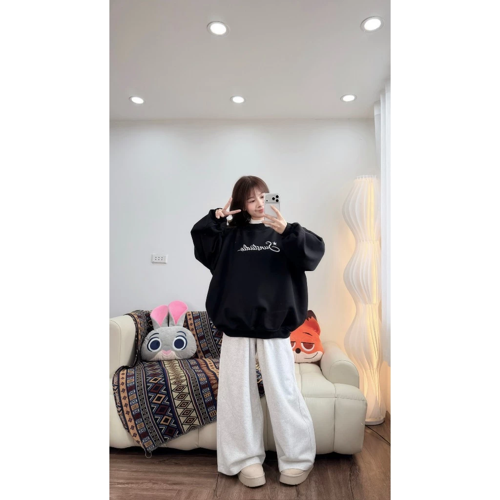 ( BST MỚI 2026 ) DEAL MỞ BÁN ÁO NỈ SWEATER ĐEN NỈ BÔNG LÓT GIÓ DÀY , HÌNH THÊU SUNSTUDIO