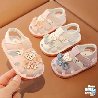 Sandal tập đi bé gái 0-3 tuổi đế chống trơn trượt có kèn họa tiết trái tim và hoa phong cách thời trang ( 2311- 12 )