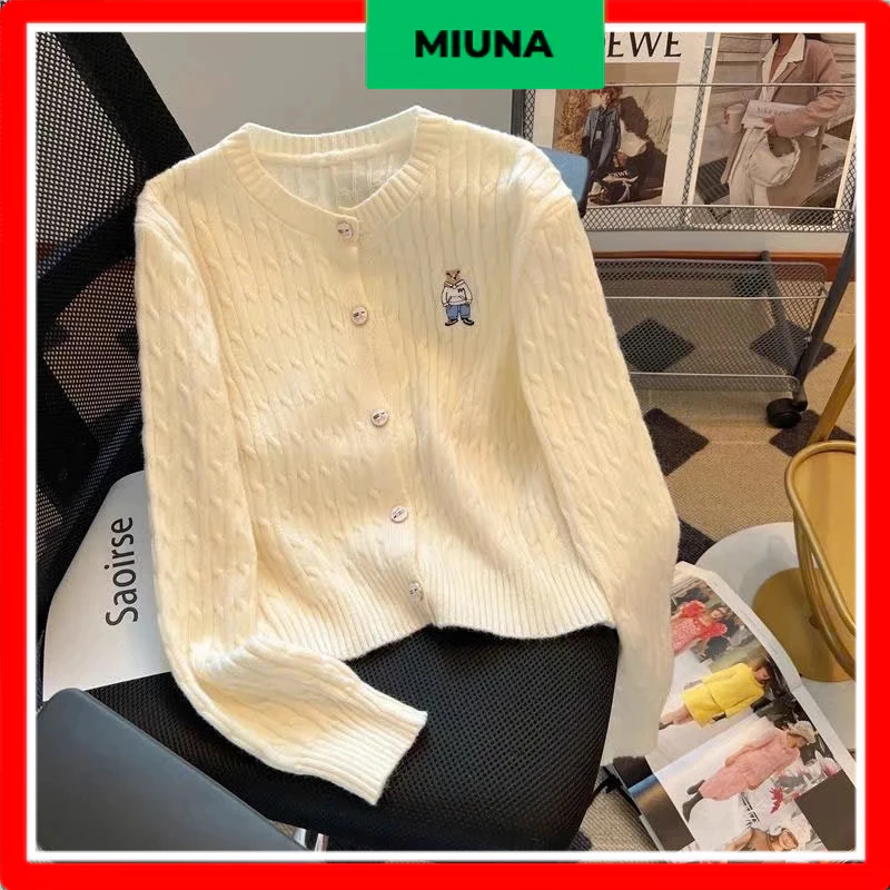 Áo len vặn thừng Miuna basic, Áo len trơn thêu logo phong cách Hàn Quốc AL77
